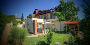  Naposdombi Apartmanok  Орфю